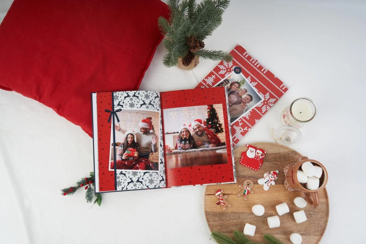 Gotowe fotoprezenty i odbitki zaprojektowane za Ciebie - zobacz, co wyróżnia wersję premium, a standard!