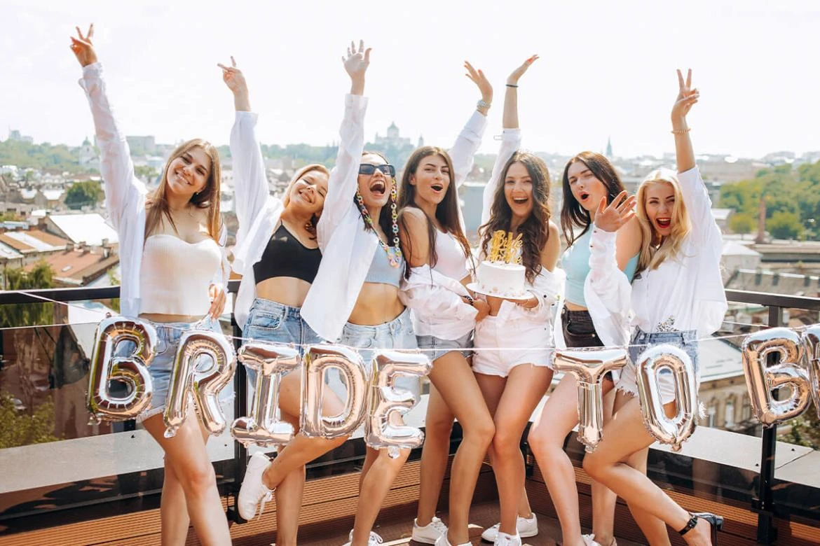 Kreatywne pomysły na prezent dla przyszłej panny młodej – sprawdź inspiracje i porady