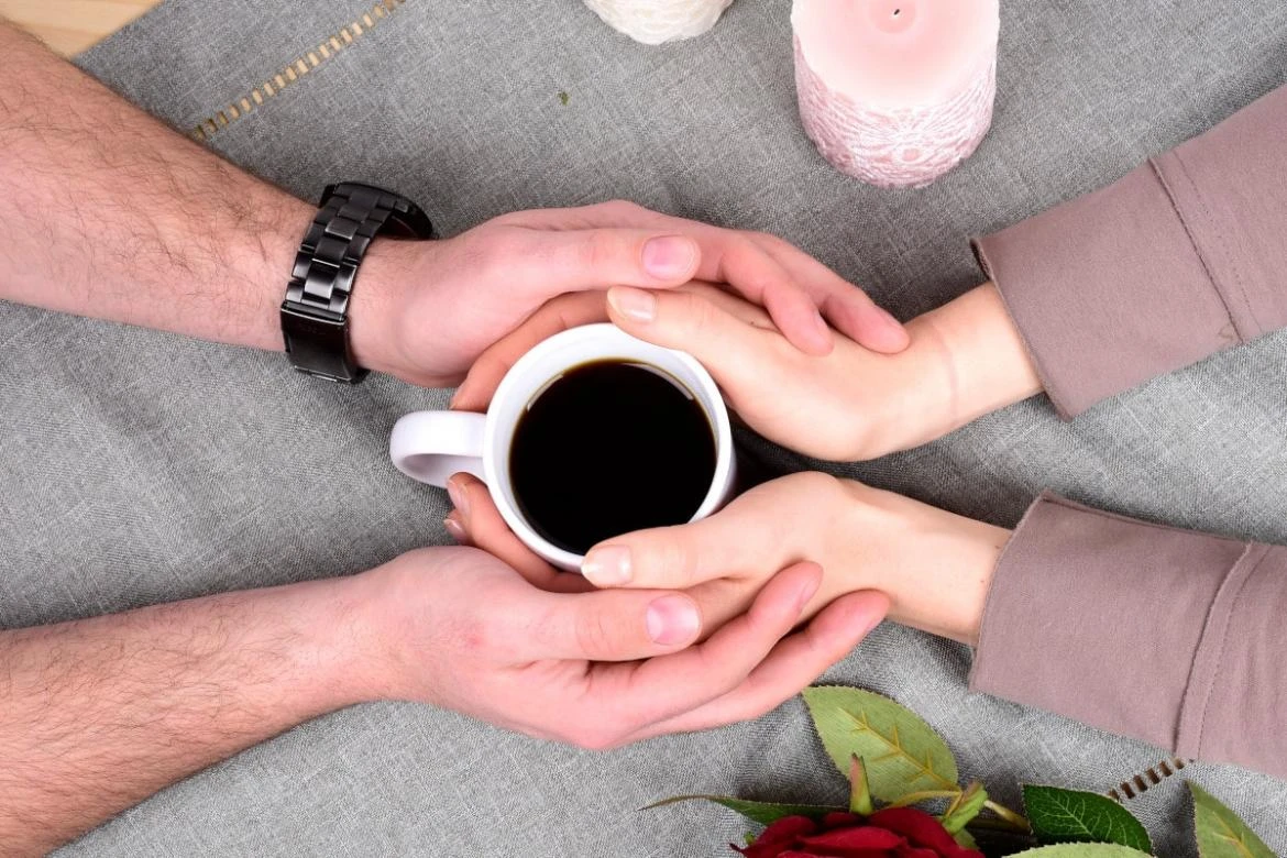 Kubki mąż i żona na prezent dla nowożeńców