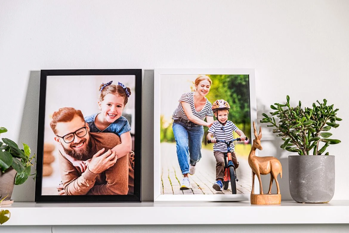 Sposoby na dekoracje ściany ze zdjęć – poznaj różnicę między fotoobrazem klasycznym, a zdjęciem w ramie