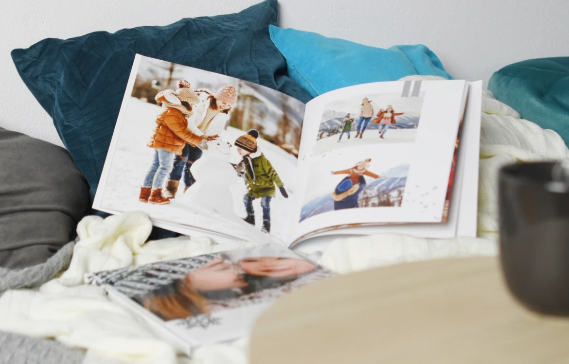 Jak zatrzymać zimową aurę na zdjęciach? Przewodnik po zimowych sesjach plenerowych