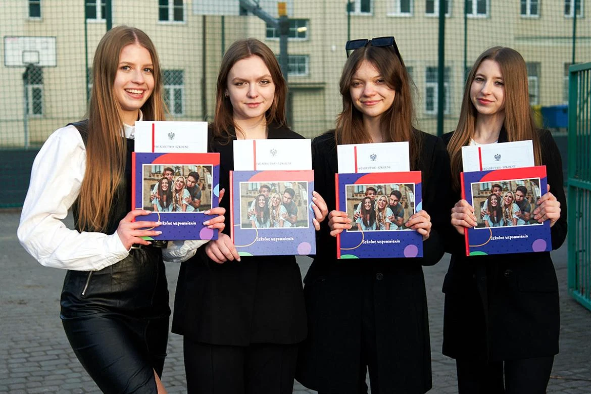 Matura za rogiem: jak wybrać idealną fotopamiatkę gratulacyjną dla absolwenta?