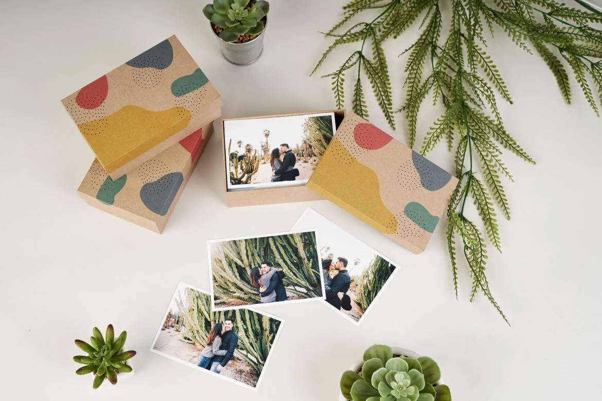 Pomysły na zdjęcia z przyjaciółmi z telefonu? Wywołaj je z apką od UwolnijKolory!